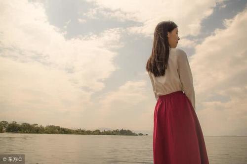 拿着回忆的行李箱,走向没有你的地方