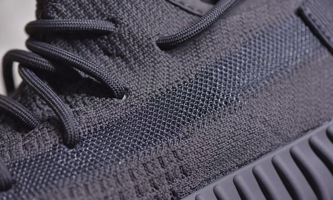 『椰子』Yezzy350黑生胶人气下降,椰子不香了吗?