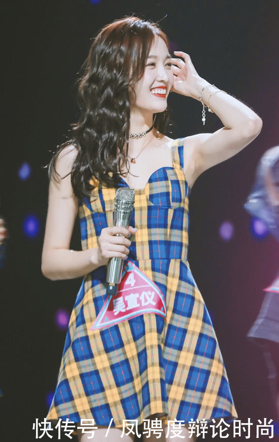 吴宣仪不愧是中的国第一美腿,热裤秀腿超撩人,简直就是“腿精”!