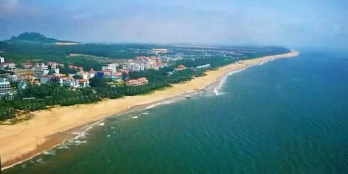  面积@广东面积很大的一个岛屿，拥有常住人口20万，内有中国第一