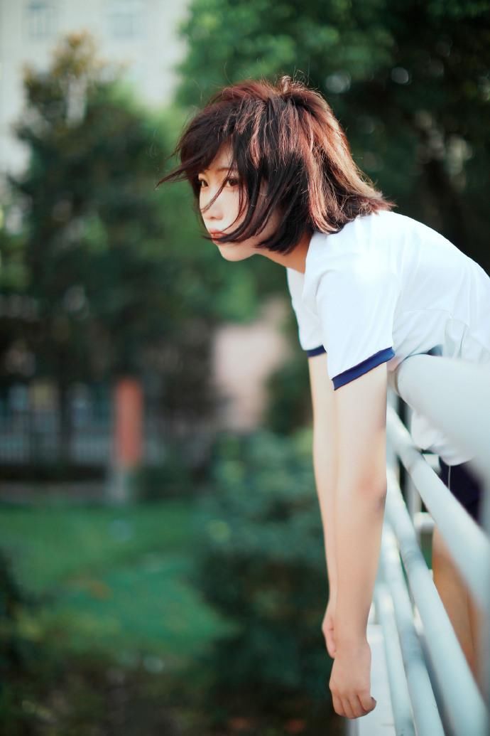 日系运动装美女性感迷人写真图片