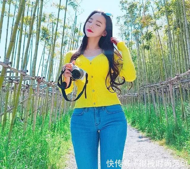 街拍：紧致匀称的牛仔裤美女，纤细的小蛮腰让路人纷纷瞩目！