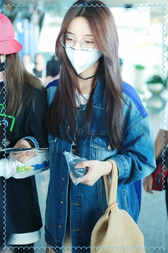看了杨超越牛仔外套，再看吴宣仪，网友：这就是清新与轻浮的差距