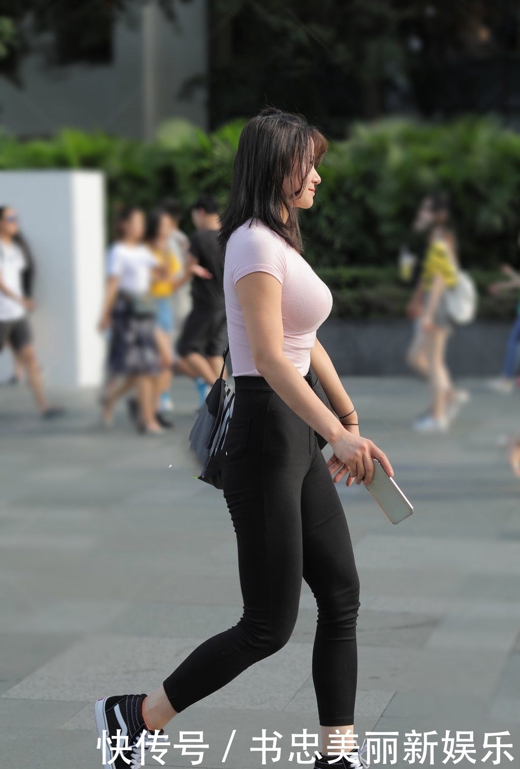 得人心|还是简约风最得人心,基本款穿出性感好身材,这才是真女神