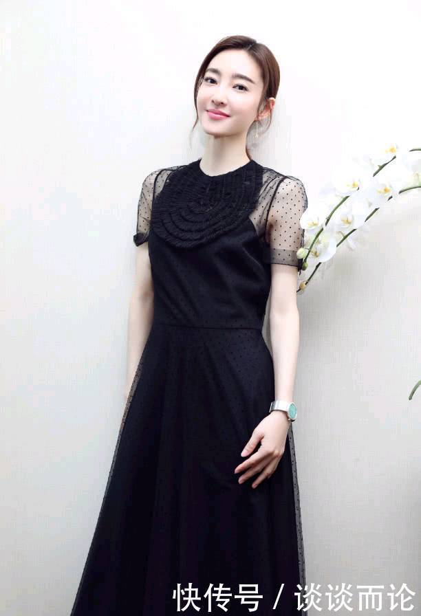 王丽坤若隐若现的这身衣服穿着太有味，美女们跪求同款链接