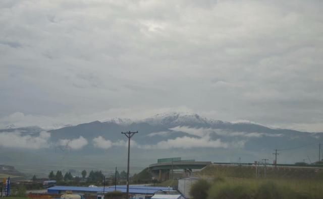 青海旅游见闻之二：沿途即风景，茶卡盐湖洁白天镜