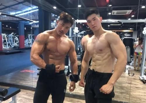 「洋火」193CM“肌肉版”杨洋火了，这颜值大长腿让网友不淡定了！