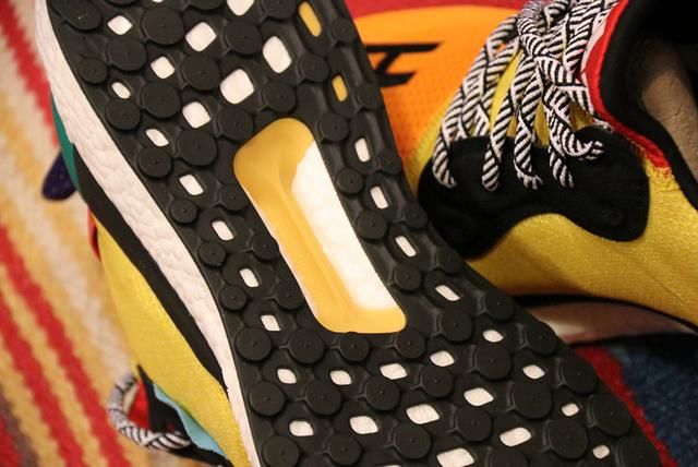 彩色拼接设计!菲董联名版 Solar Boost 实物细节近赏