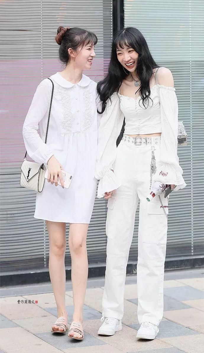 街拍:不敢让男友看到的漂亮闺蜜