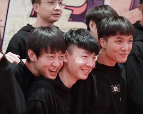  时间■RNG又毁了一个上单，狼行更改账号ID，宣布转会时间