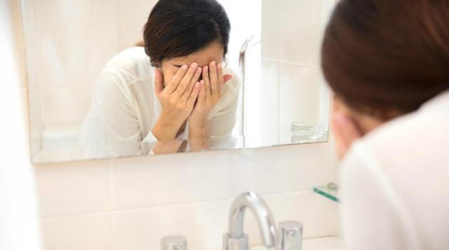  [混合性肤质]早上洗脸要不要用洗面奶呢?很多女生做错了,难怪毛孔越来越粗大
