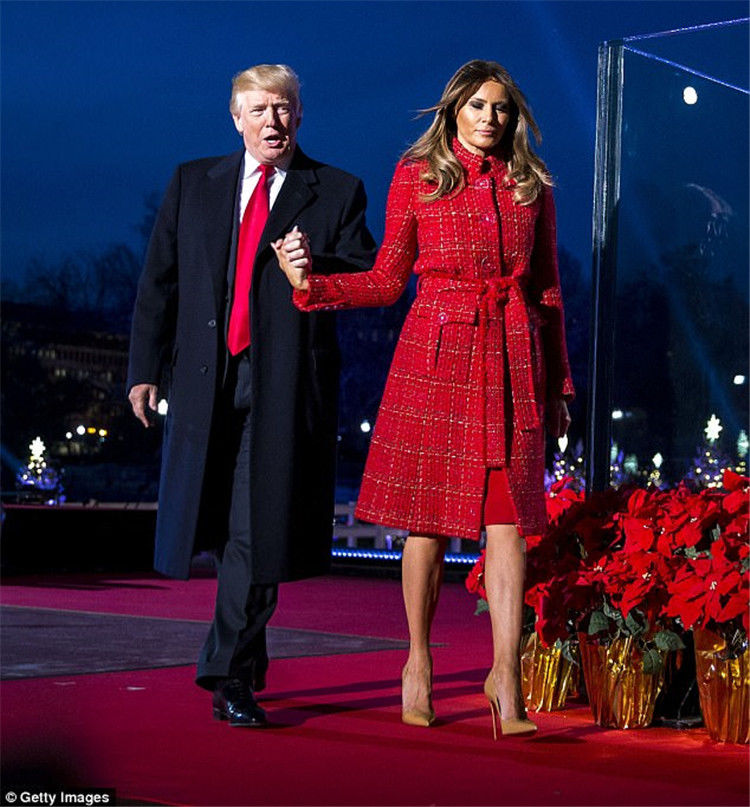 伊万卡带三个孩儿出席活动，尽显母性柔情