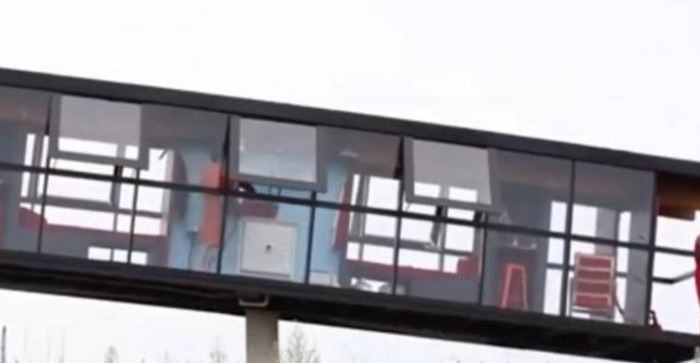 美国一个奇特的房子，房子里的人要保持两端平衡，否则就会倾斜！