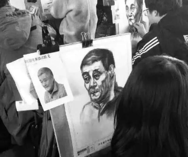 考试要求画赵本山, 看了美术生的试卷后, 网友: