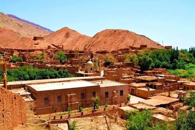 新疆人捡石头的最美季节又到了，教你在16个不同的地方捡石头！有