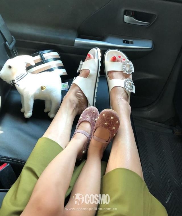 穿上白色高跟鞋的马思纯一定更美！