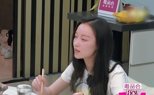  【倪妮】王鸥与倪妮同时素颜出镜，看到俩人素颜状态，网友：先撤了！