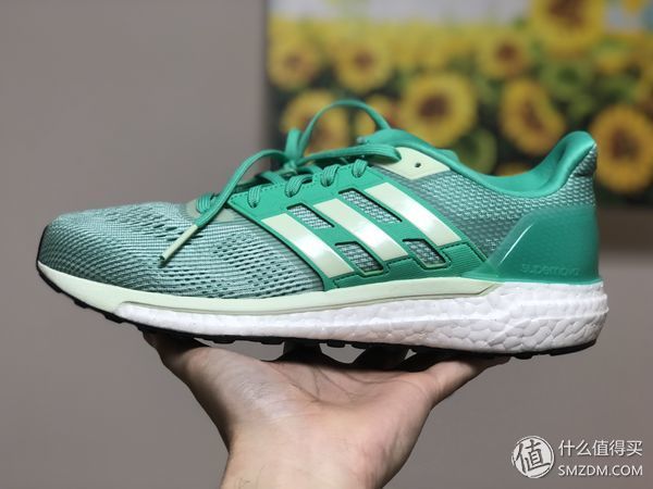阿迪达斯难得的一双严肃跑鞋--Adidas Supernova 开箱