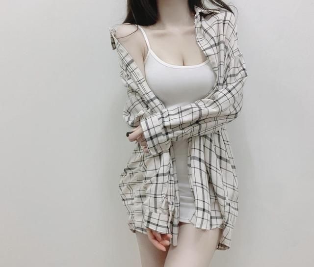 『同料』论吊带背心的正确搭配方式,同色同款or同料