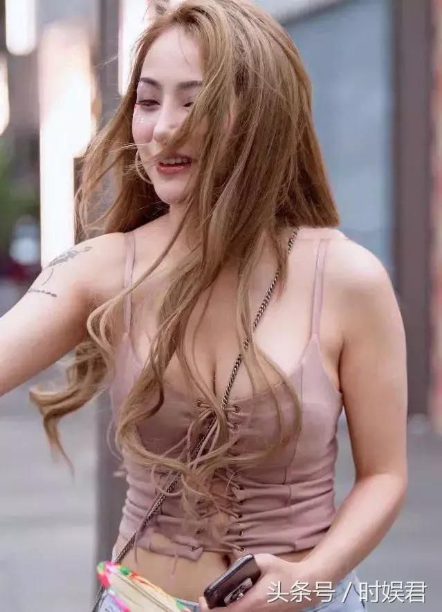 清凉御姐事业深沟实力抢镜，肤白貌美大长腿，日系萌妹子