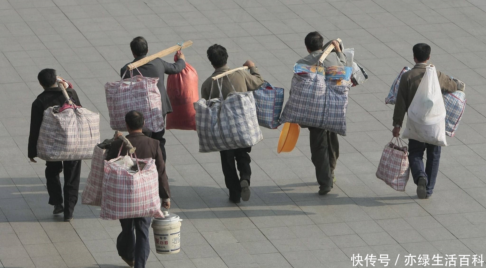 2亿农民工迁徙路线，10年前多去东南沿海，如今多去中西部，为啥