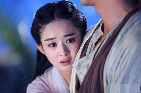 赵丽颖粉色连衣裙亮相,细胳膊细腿细腰,怀孕传言不攻自破