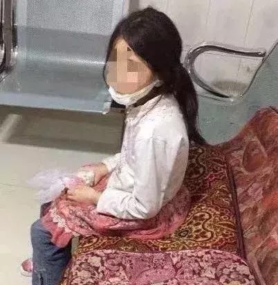 “万源男子用开水烫伤亲生子女”被网络疯传！真相让人愤怒！