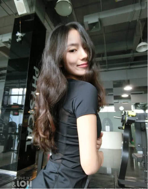 女神们都将普通的打底裤穿搭出极致的美感！