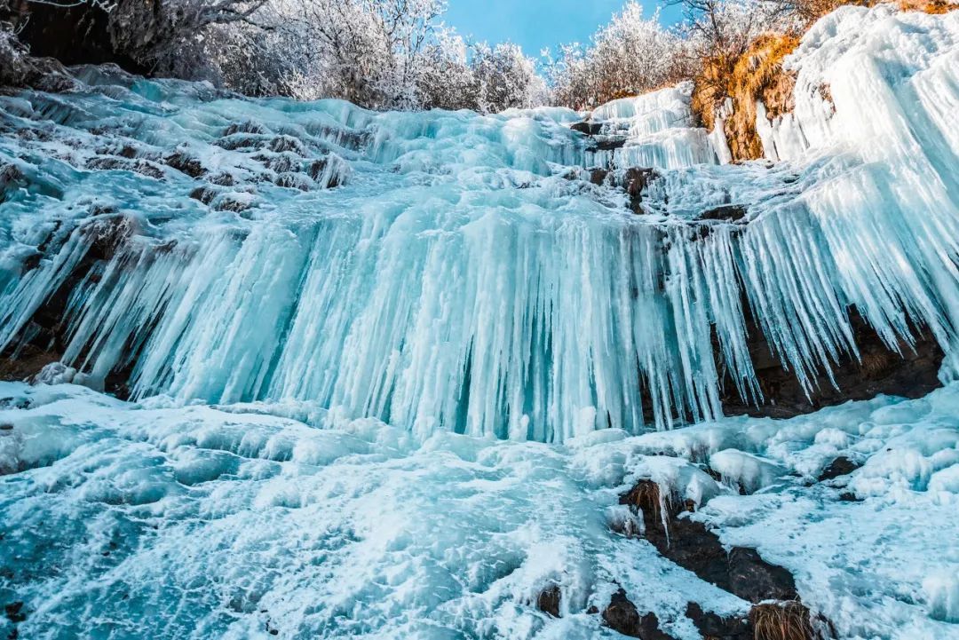 四川这座小城，叫板稻城亚丁，不输江南，藏着亚洲第一云海，高铁