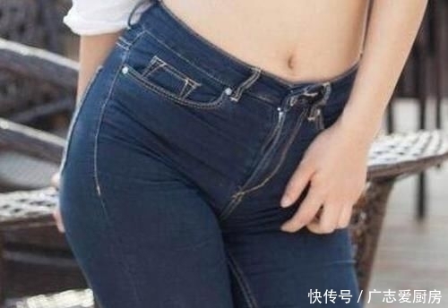 「看起来」牛仔裤美女,看起来有日韩潮流风格,展现出线条的优美!