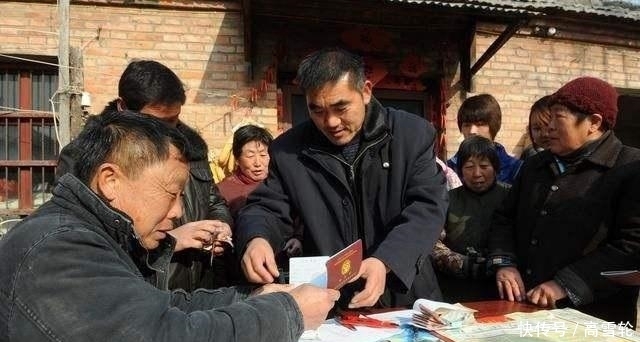 下个月, 这两种钱不交怕是不行, 每家至少1000, 村干部主动上门收