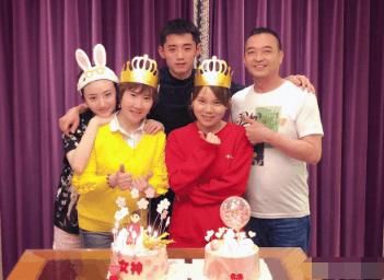 看景甜近照孕味十足,难怪张继科现身为准岳母