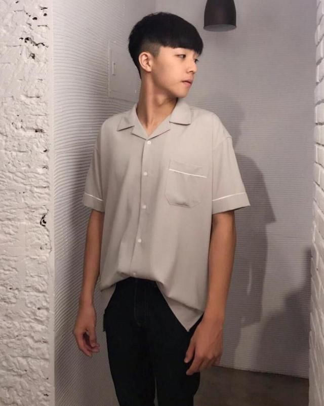 8位小鲜肉的睡衣秀:蔡徐坤魅惑,易烊千玺清秀,林彦俊好高冷!