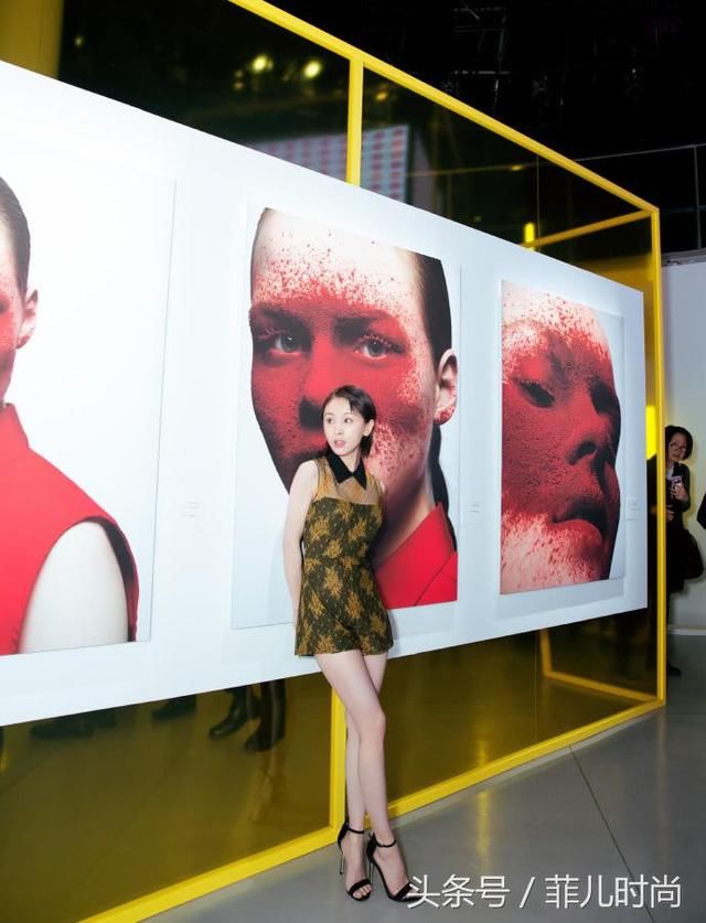 王子文为显身材，这么窄的裙子也要硬穿进去，网友：好尴尬啊！