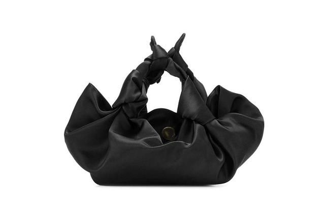 双胞胎在时尚圈正流行，而她们1+1