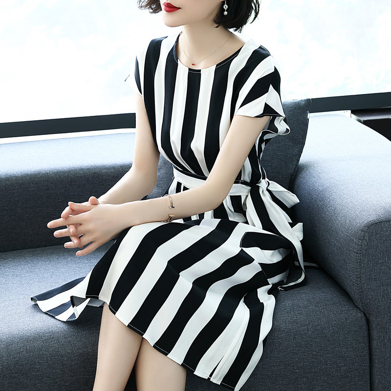 连衣裙上新，虽然有点小贵，但很洋气，35-60岁女人穿最合适