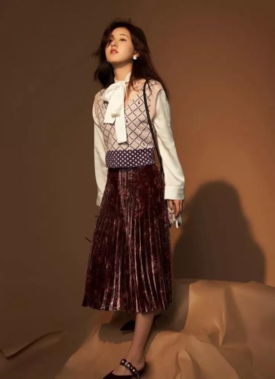 她被誉为下一个赵丽颖，因要拍吻戏哭了一天，穿搭时尚美炸天！