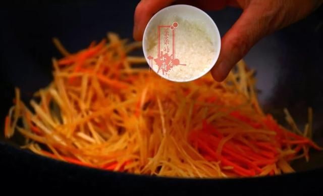  『肯定』这么吃土豆，你肯定是第一次见，三碗米饭都止不住呢！