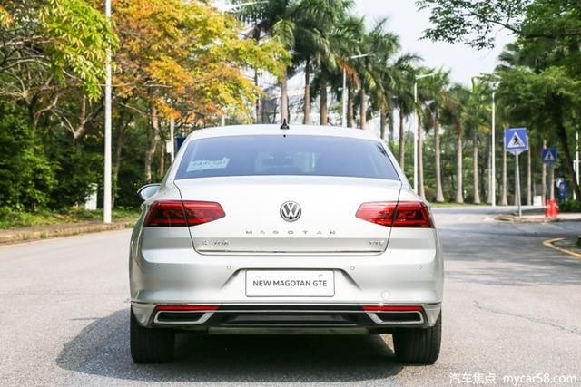 #舒适#搭1.4T+电机混动系统,座舱舒适外观大气,试驾全新迈腾GTE