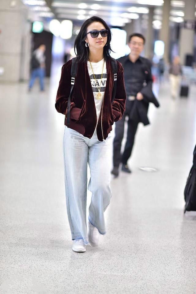 39岁汤唯素颜出镜，满脸雀斑肤色暗沉，网友:不美但是很有味道