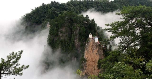 陕西深山之中，藏中国最危险房子，三面悬崖屹立不倒500年！