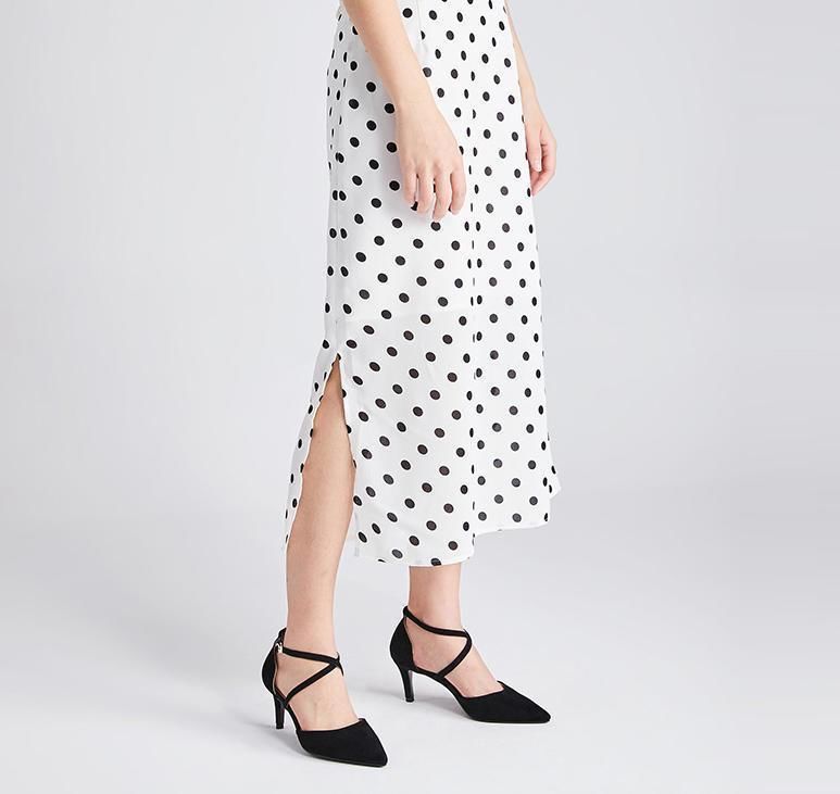 一见钟情尖头细跟高跟鞋，穿出女王范