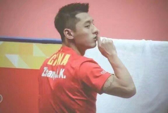 网友爆料张继科退赛只因为景甜庆生，航班信息证实回青岛探望父母