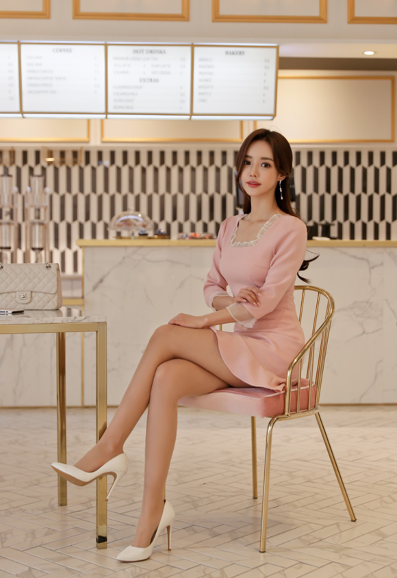 女神孙允珠，丹麦磨坊少女清纯花蜜连衣裙