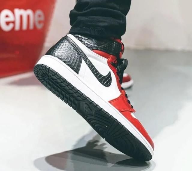  【還是】“一飞冲天”，還是走红丝绸的旧路？AJ1 “ SATIN SNAKE”明确开售