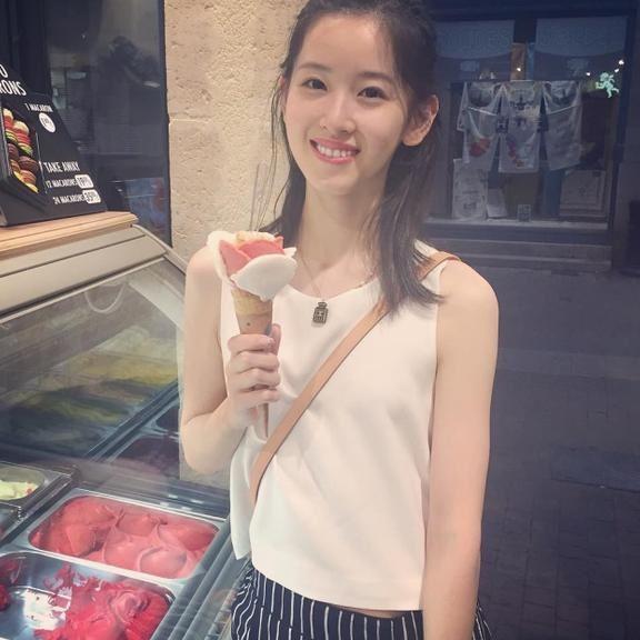 章泽天身穿波点吊带裙似少女,网友:这身材真是太棒了!