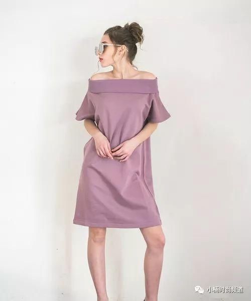 炎热夏天里就穿上日系成熟的露肩上衣展现时髦风格!