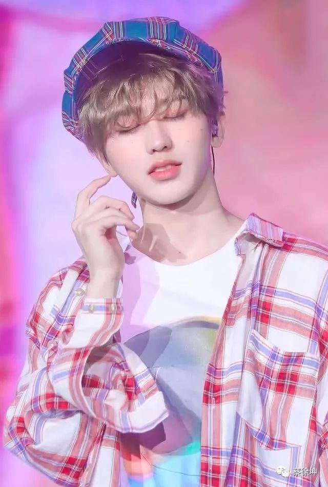 那些年蔡徐坤留过的发型!我们来盘点盘点?