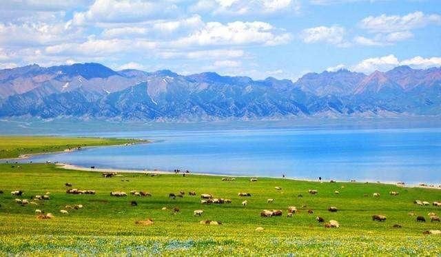 新疆最大的湖泊:面积是70个西湖,必须坐车游览,仍在年年变大