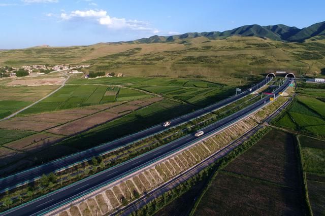 中国最长的铁路隧道——乌鞘岭隧道，总投资78亿元